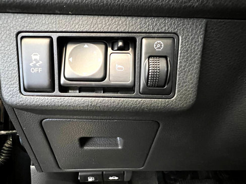 Used 2012 Nissan Versa SL w/ SL Navigation Pkg image 22