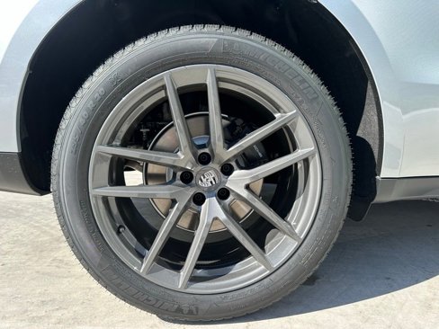 Used 2025 Porsche Macan image 35