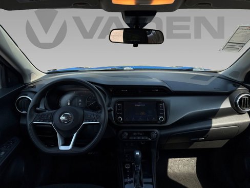 Used 2021 Nissan Kicks SV image 3