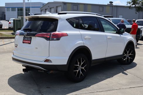 Used 2018 Toyota RAV4 SE image 2