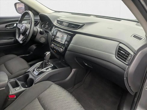 Used 2018 Nissan Rogue SV image 19