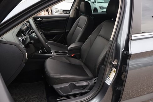 Certified 2020 Volkswagen Jetta SE w/ SE Cold Weather Package image 13