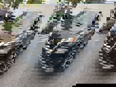Used 2021 Nissan Rogue SV image 1