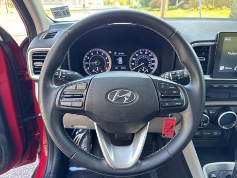Certified 2022 Hyundai Venue SEL image 19