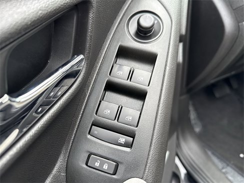 Used 2020 Chevrolet Trax LT w/ Sun & Sound Package image 16