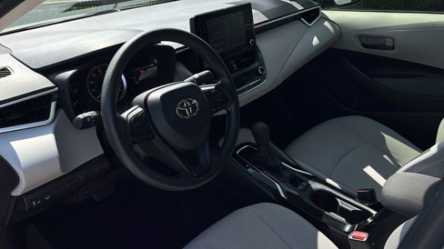 Used 2022 Toyota Corolla LE image 2