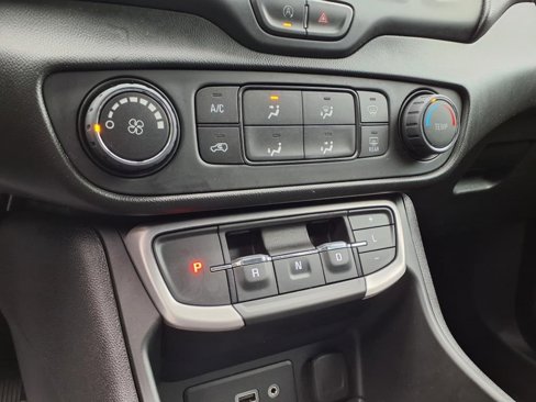 Used 2022 GMC Terrain SLE image 17