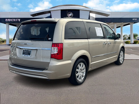 Used 2015 Chrysler Town & Country Touring w/ Driver Convenience Group image 3