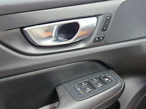 Used 2025 Volvo S60 B5 Core image 13