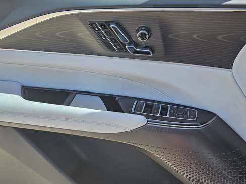 New 2025 Cadillac Lyriq Luxury image 24