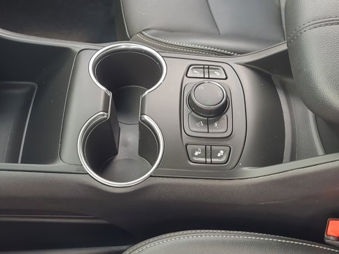 Used 2024 GMC Terrain SLT image 17