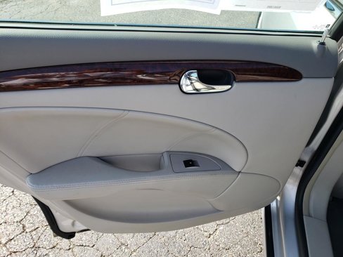 Used 2011 Buick Lucerne CXL image 13