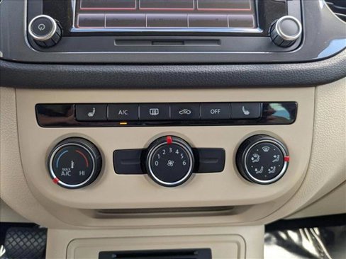 Used 2014 Volkswagen Tiguan SE image 12