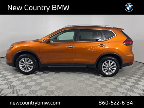 Used 2017 Nissan Rogue SV w/ SV Family Package image 4