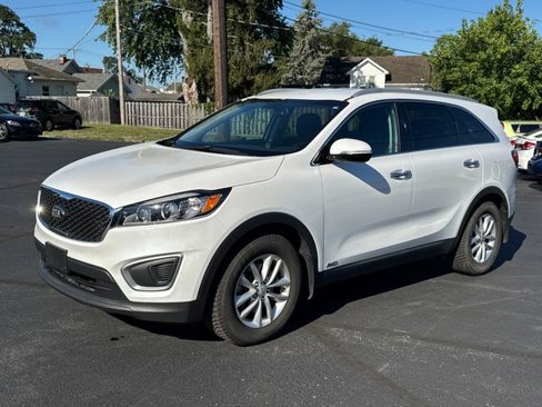 Used 2017 Kia Sorento LX w/ LX Convenience Package image 3
