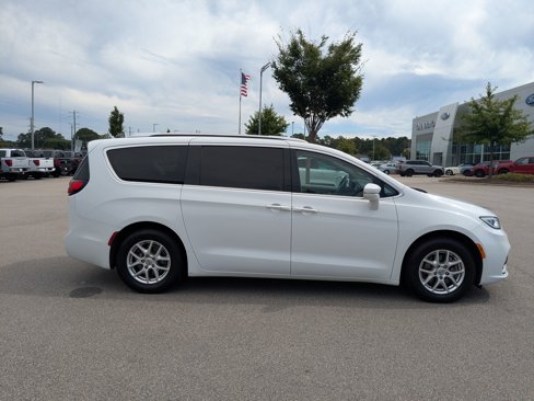 Used 2021 Chrysler Pacifica Touring-L image 7