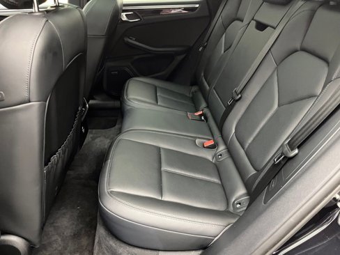 Certified 2024 Porsche Macan image 32