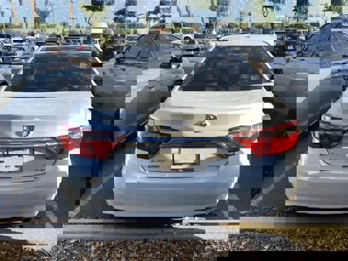 Used 2016 Toyota Camry image 3