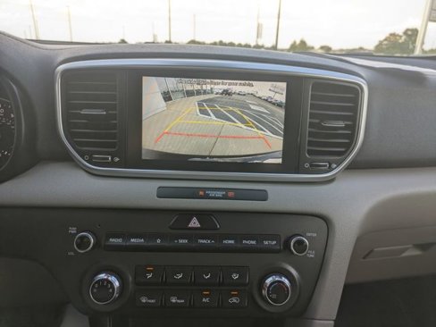 Used 2020 Kia Sportage LX image 18