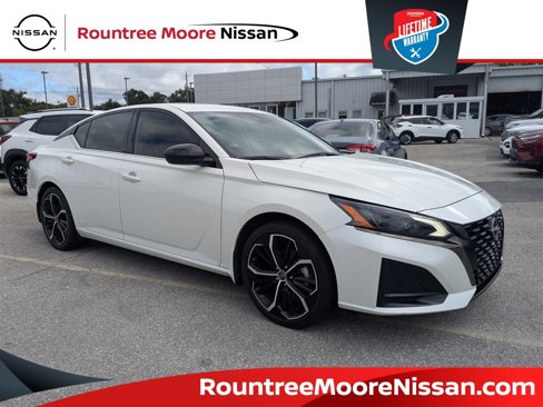 Used 2023 Nissan Altima 2.5 SR w/ SR Premium Package image 1
