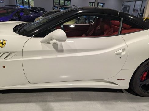 Used 2010 Ferrari California image 5