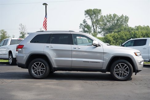 Used 2020 Jeep Grand Cherokee Limited w/ Premium Lighting Group image 2