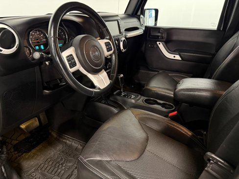 Used 2015 Jeep Wrangler Unlimited Sahara image 10
