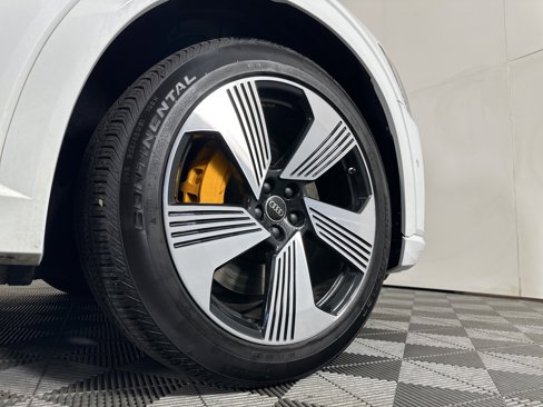 Used 2023 Audi e-tron Premium Plus w/ Premium Plus Package image 8