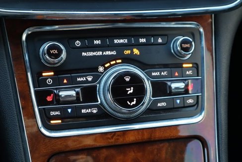 Used 2017 Lincoln Continental Select image 33