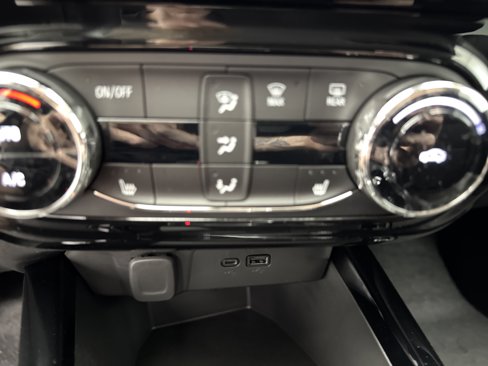 New 2025 Chevrolet Trax ACTIV image 38