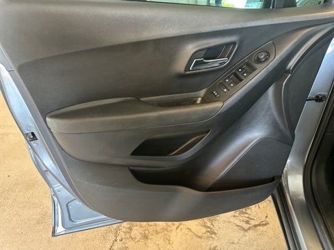 Used 2020 Chevrolet Trax LT w/ Driver Confidence Package image 15
