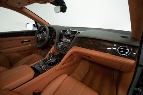 Used 2023 Bentley Bentayga Plug-In Hybrid image 55