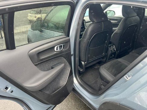 Used 2023 Volvo C40 P8 Recharge Ultimate image 43