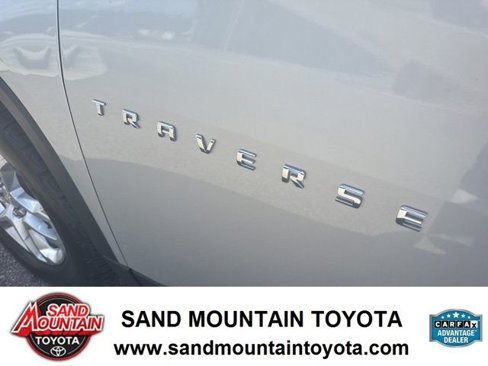 Used 2022 Chevrolet Traverse LS image 9