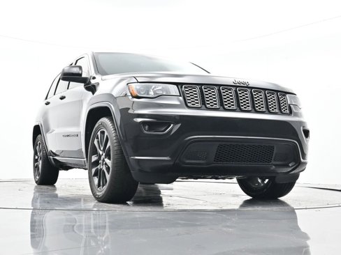 Used 2021 Jeep Grand Cherokee Laredo X image 33