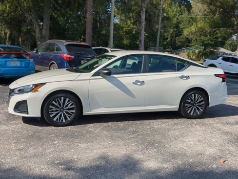 Used 2025 Nissan Altima 2.5 SV image 8