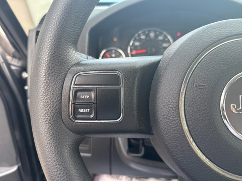 Used 2012 Jeep Liberty Sport image 14