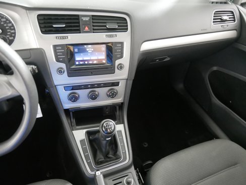Used 2016 Volkswagen Golf 2-Door image 11