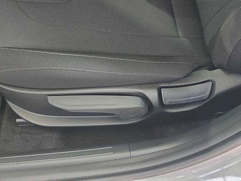 Used 2025 Hyundai Elantra SE image 18