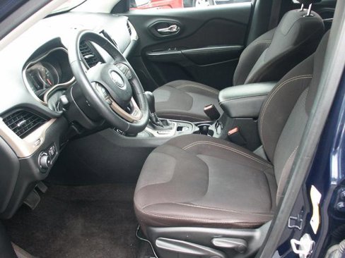 Used 2016 Jeep Cherokee Latitude w/ Cold Weather Group image 6