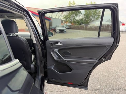 Used 2020 Volkswagen Tiguan SE R-Line image 26