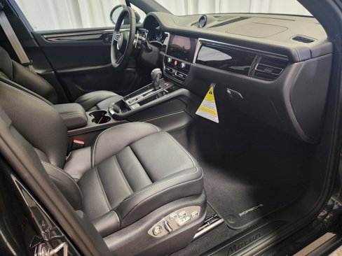Used 2025 Porsche Macan image 26