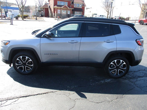 Used 2023 Jeep Compass Limited w/ Sun and Sound Group image 8