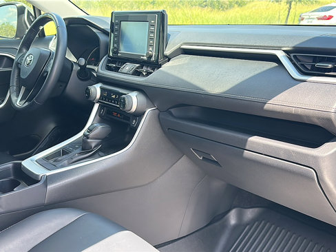 Used 2020 Toyota RAV4 XLE Premium image 22