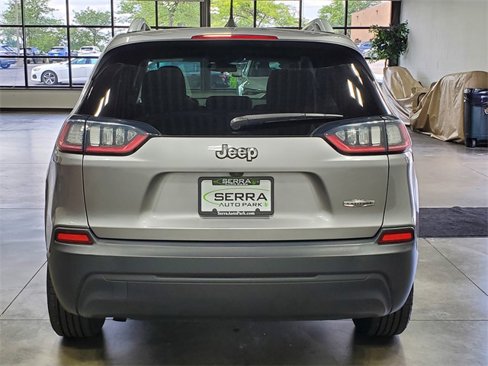 Used 2019 Jeep Cherokee Latitude w/ Popular Appearance Group image 5