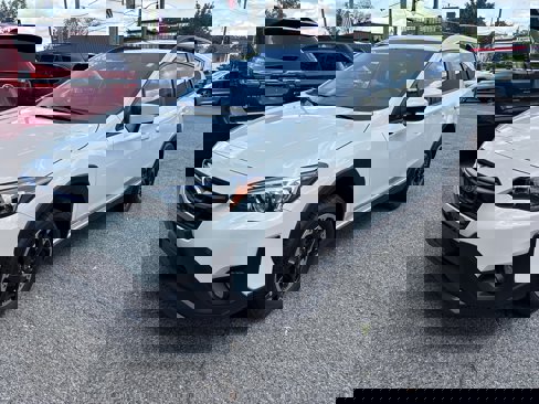 Used 2023 Subaru Crosstrek 2.0i Premium image 3