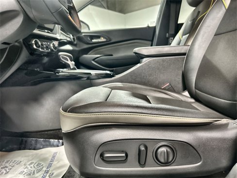 Used 2025 Chevrolet Trax ACTIV w/ Sunroof Package image 14