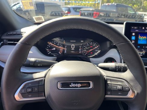 Used 2024 Jeep Compass Limited image 28