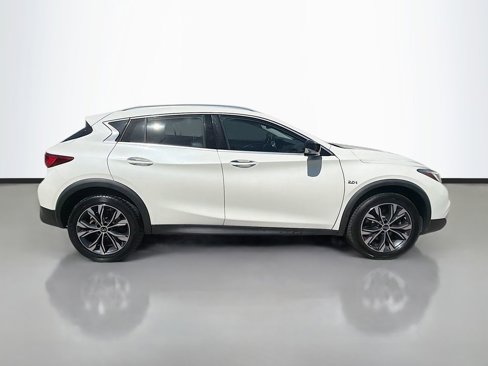Used 2018 INFINITI QX30 Premium w/ Cargo Package image 9