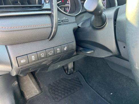 Used 2020 Toyota Camry XLE image 19
